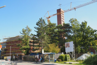 Evangelimskirche mit Kran